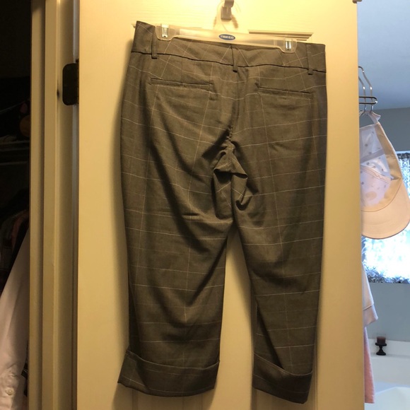 Old navy plaid capris size 8 - Picture 2 of 3